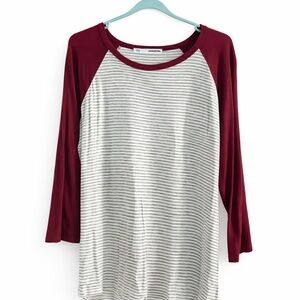 Maurice’s Grey & White Striped Top w/ Burgundy 3/4 Sleeves Size L